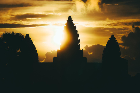 Angkor Wat - 2 dias: pequeno, grande circuito e templo de arenito rosaMesma opção, melhor preço para até 9 pessoas