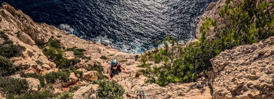 Session d'escalade multi-pitch dans les Calanques près de Marseille