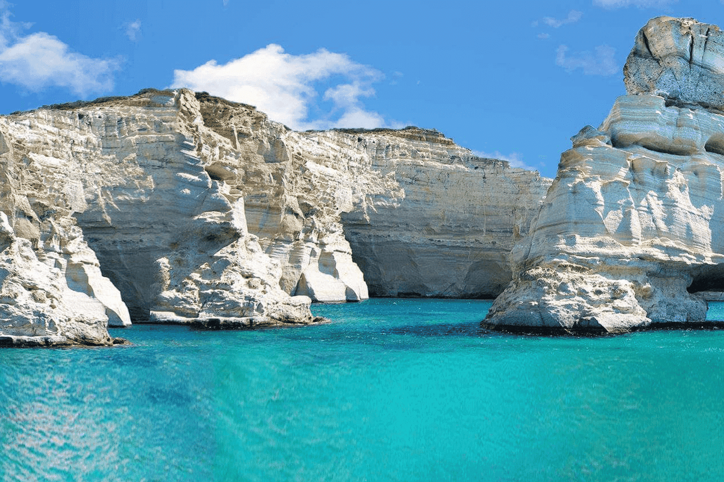 Leigðu bát á Milos án skírteinis