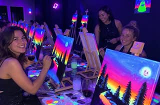 Paint & Wine in Barcelona: Kunst, Wein und Musik in einer einzigartigen Atmosphäre