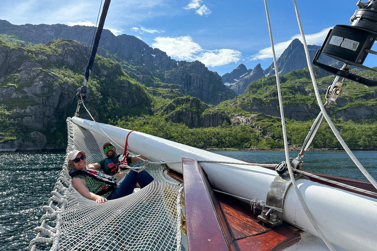 罗弗敦小团体乘坐 33 米古典游艇游览特罗尔峡湾特罗尔峡湾游轮无热水浴缸