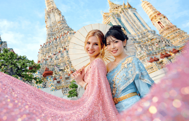 Professional Thai Costume Photography at Wat Arun, Bangkok