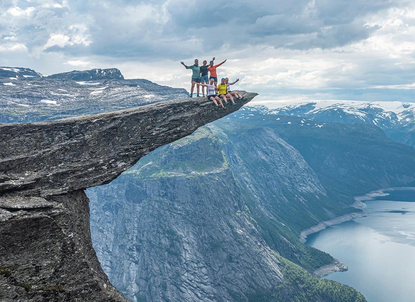 Odda: Heldagstur til Trolltunga med vandring og klatring