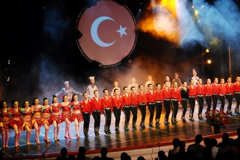 Dansshow Vuur van Anatolië en transfer naar het hotel aan de zijkantFire of Anatolia Dance Show en Hotel Transfer vormen de kant