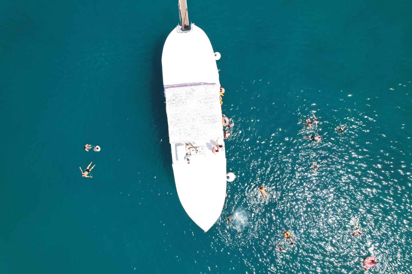 Split: Blue Lagoon and Šolta Boat Tour with Lunch and Drinks