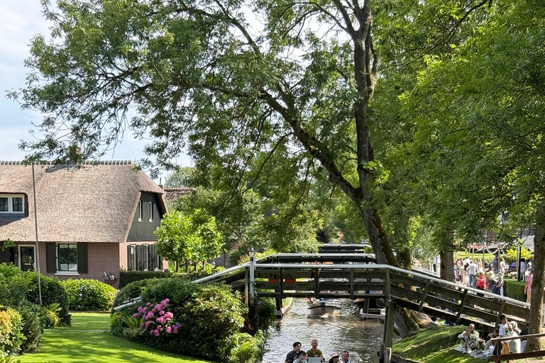 From Amsterdam: Giethoorn Small Group Tour with Boat Ride