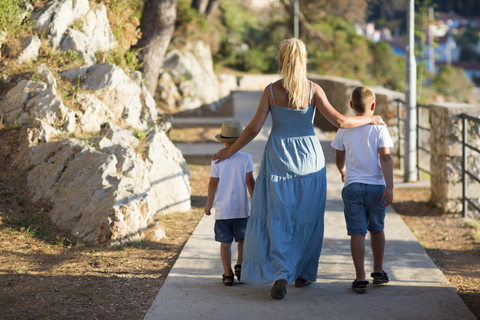 Heraklion: Private Photoshoot in Old Town and Harbour Premium: 50 photos | 60 mins
