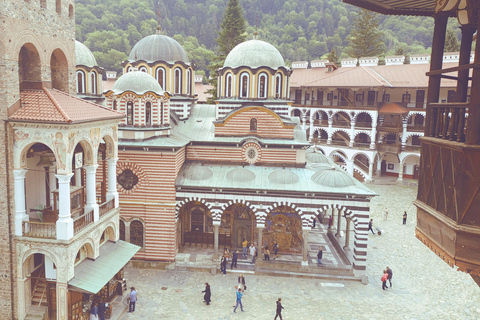 里拉修道院一日旅行 + 酒窖和当地美食体验