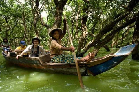 Aldeia Flutuante-Floresta de Manguezais Passeio de barco no Lago Tonle Sap