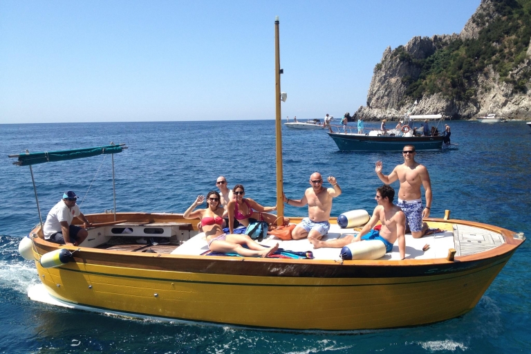 Costa de Amalfi: crucero en barco privado de día completoCrucero por la costa de Amalfi en lancha motora de lujo