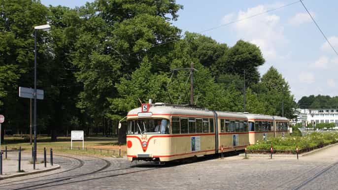 bremen sightseeing tour with a historic streetcar