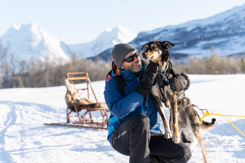 Da Tromsø: Esperienza Husky con giro in slitta trainata da cani in autonomiaEsperienza Husky e tour in slitta trainata da cani: 8:10 AM