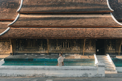 Luang Prabang: Traditional Clothing Photoshoot Experience