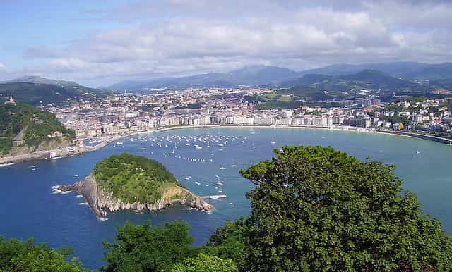 san sebastian hopon hopoff city tour bus