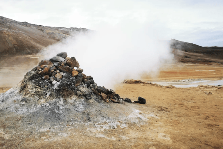 Akureyri: Private Tour Godafoss, Myvatn, Grjótagjá, Hverir.