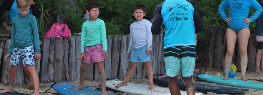 Cours de surf à Tamarindo par Tidal Wave Surf Academy