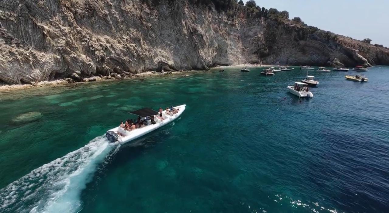 Bootstour in Saranda: Krorez, Kakome, Gremina, Höhlen & Soldaten
