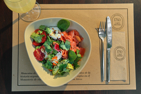 夜间巴士观光：布宜诺斯艾利斯的神话和传说