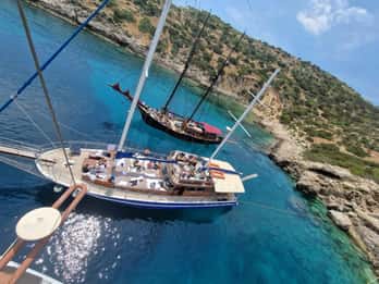 Half-Day Athens Cruise: Swim Stop,Lunch, and Drinks Included