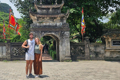 Depuis Hanoi : Ninh Binh - Trang An - Grottes de Mua - Déjeuner et busAu départ de Hanoi : Découvrez la beauté de Ninh Binh - Excursion d&#039;une journée