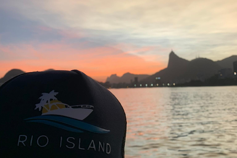 Rio de Janeiro: Bootstour bei Sonnenuntergang mit Heineken Toast