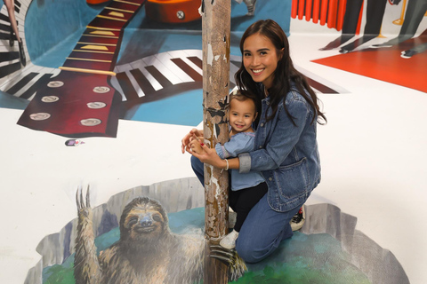 Los Angeles: Museum of Illusions Entry Ticket