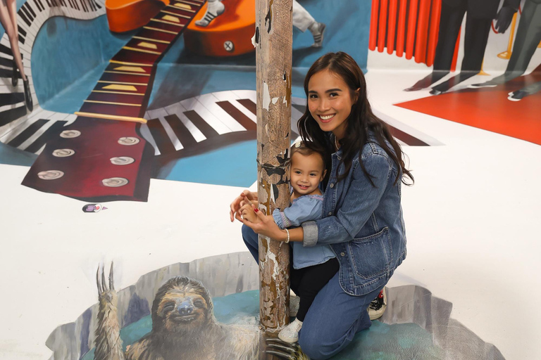 Los Angeles: Museum of Illusions Entry Ticket