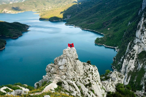 From Tirana: Lake Bovilla Viewpoint & Tirana City Tour