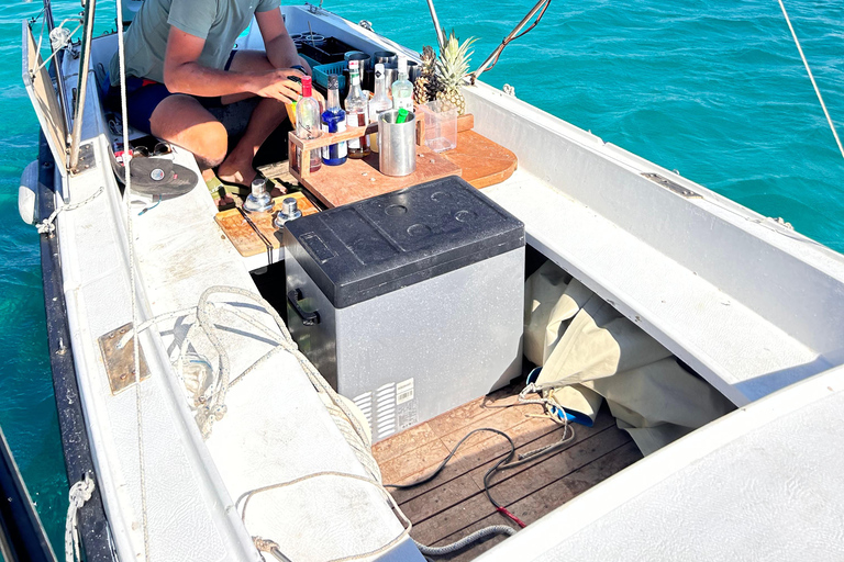 Ze Splitu/Trogiru: Błękitna Laguna i 2 wyspy - pół dnia prywatnieZe Splitu: prywatna półdniowa wycieczka do Błękitnej Laguny i Šolta Nečujam