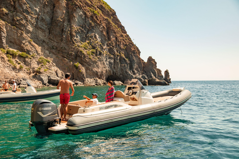 Ischia and Procida: tour in barca giornaliero da Napoli Ischia and Procida: private daily boat tour