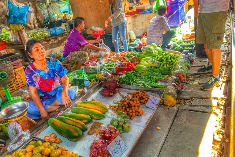 Bangkok: Floating Damnoen Saduak and Mae Klong Train Markets
