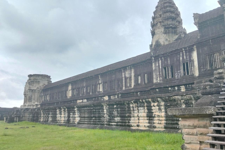 Siem Reap: Angkor Wat Tour with Sunrise Private Guide Angkor Wat, Angkor Thom, Ta Promh Tour & Sunrise by Van