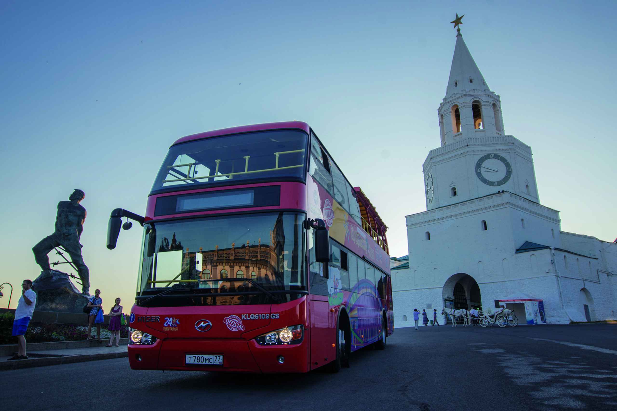 Экскурсии по казани. Казань автобус City Sightseeing. Экскурсии в Казани на автобусе. Сити тур по Казани Sightseeing. Экскурсионный автобус Казань.