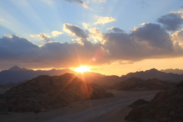 Quad au coucher du soleil, dîner, balade en chameauCircuit, transfert à Hurghada, à l'intérieur de la ville