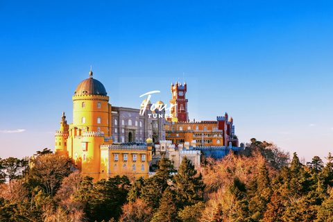Lisbon: Pena Palace, Moorish Castle, Regaleira & Sintra Tour Small Group Tour – Private Experience in a Comfort Vehicle