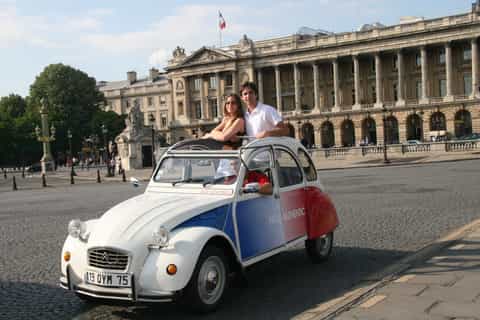 Classic, Romantic Paris: 3-Hour Vintage 2CV Tour