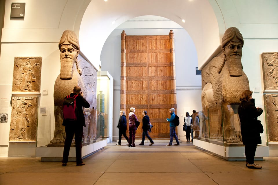 British museum london. Британский музей (British Museum). Британский музей в Лондоне экспонаты. Британский музей ассирийский зал. Историко-археологический музей Великобритании.