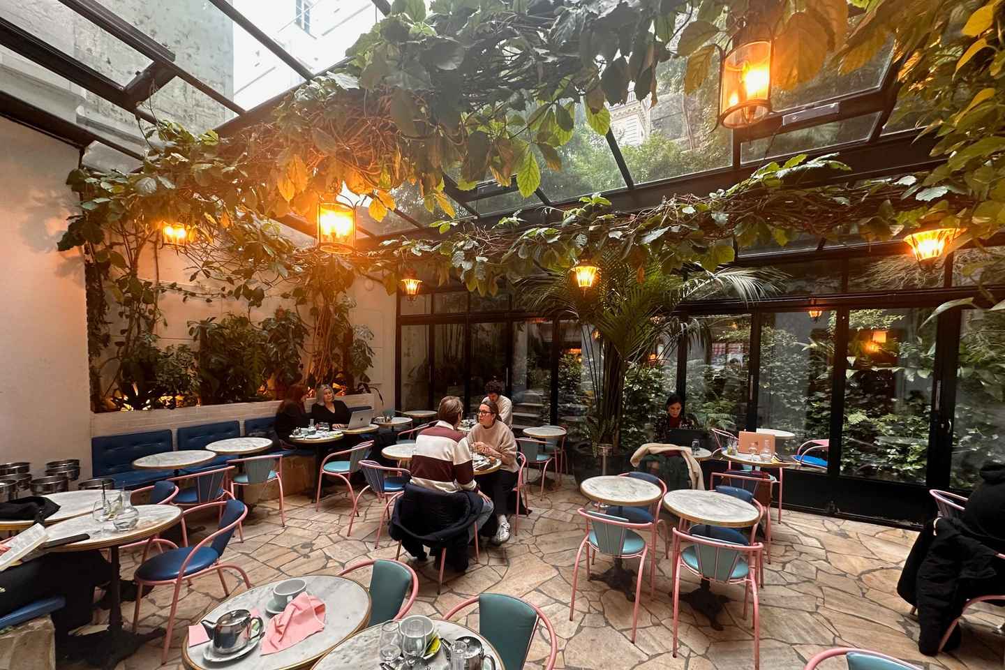 French lessons over a typical breakfast at the foot of Montmartre