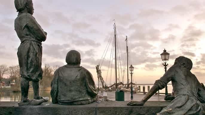 shipboys and men 2hour walking tour of hoorn