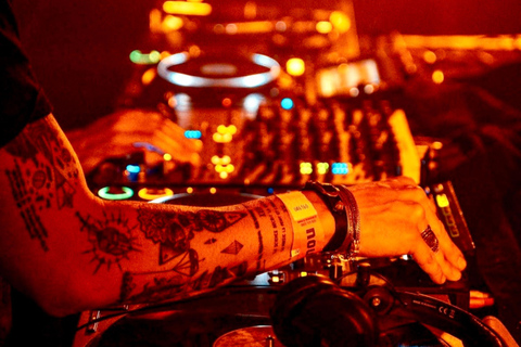 Ibiza: Beginner DJ Lesson & Café del Mar Sunset Ibiza: DJ lesson, sunset and party at Cafe del Mar