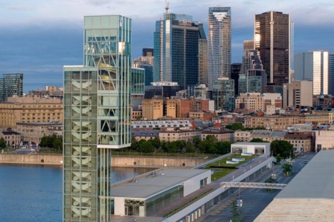 Montreal: Eingang zum Glasturm des Hafens von Montreal mit ExponatenMontreal: Port of Montreal Tower Entry mit Exponaten