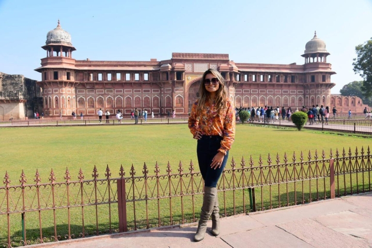 ab Delhi: Skip-The-Line Taj Mahal und Baby Taj TourVon Agra aus: Tour mit AC Auto, Fahrer, Führer und Eintrittsgeldern