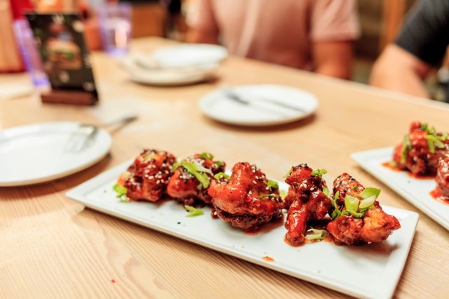 Vancouver: 6 Tastings Food Tour of Gastown District