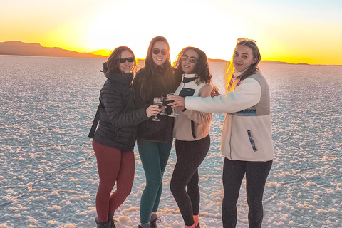 Uyuni: 3-Day Salt Flats Tour with Red Lagoon & Geysers