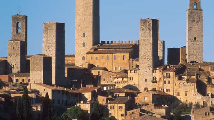 desde siena san gimignano montalcino y cata de vino