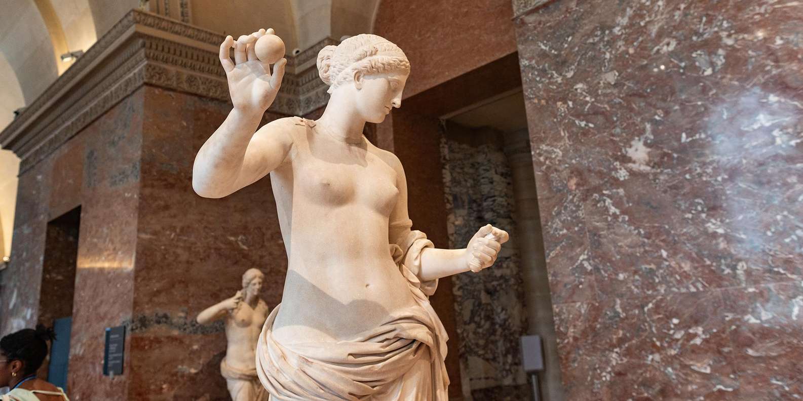 Paris: Senior-Friendly Louvre Museum Highlights Private Tour