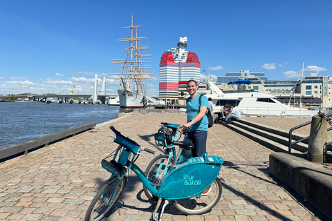 Gothenburg: City Highlights Bike Tour with Transfer