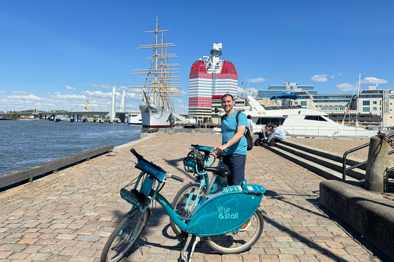 Gothenburg: City Highlights Bike Tour with Transfer