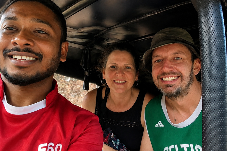 Kandy: Private Tuk-Tuk Tour with Cooking Class & Show