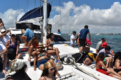 Isla Mujeres: Only Adults Catamaran and Snorkel Experience Only Entrance No Transportation